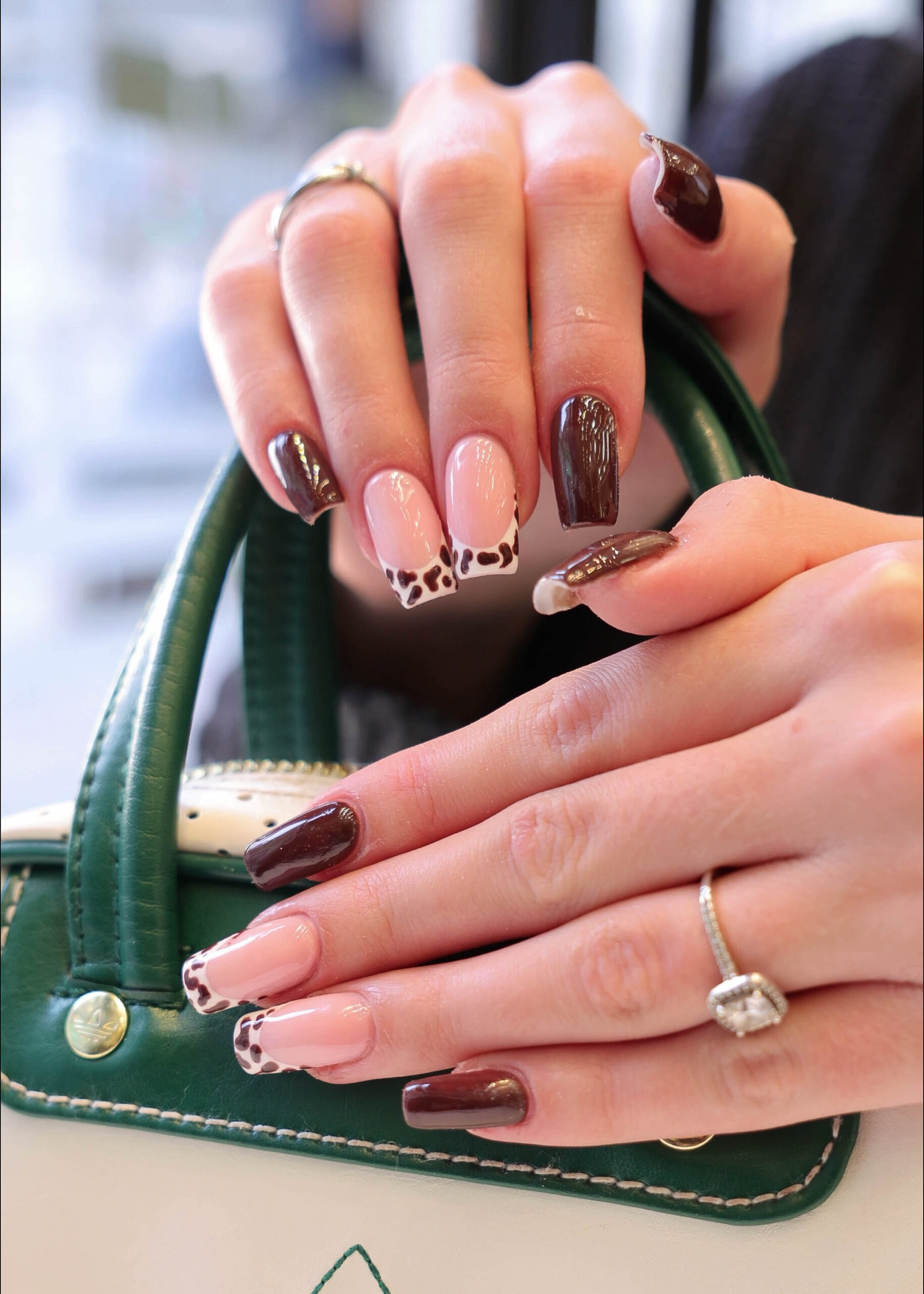 Nail art marron et nude Institut Delibes à Marseille – création de contenu par 2bFluence